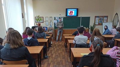 Проти насильства: у Херсоні школярам пояснювали їх права, обов'язки та відповідальність за порушення Проти насильства: у Херсоні школярам пояснювали їх права, обов'язки та відповідальність за порушення