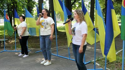 У Ямполі на Сумщині зібрали дитячі малюнки для військових