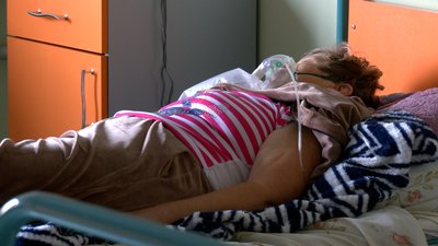 Додаткові ліжка у коридорі та в їдальні: яка ситуація з COVID-19 у лікарнях Франківська
