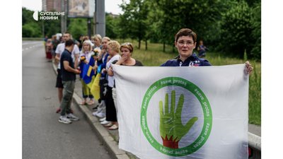 У Протасовому Яру прощались із загиблим активістом Романом Ратушним У Протасовому Яру прощались із загиблим активістом Романом Ратушним