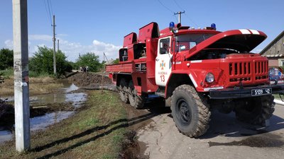 На Херсонщині в селі Сокологірне продовжують ліквідацію наслідків негоди На Херсонщині в селі Сокологірне продовжують ліквідацію наслідків негоди