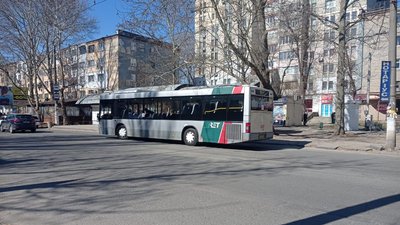 "Хизуються і дістають пачку гривень": що розповідають місцеві про життя в Херсоні