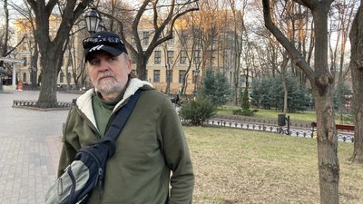 "Мене надихає незламний характер херсонців": херсонський художник малює місто під обстрілами "Мене надихає незламний характер херсонців": херсонський художник малює місто під обстрілами