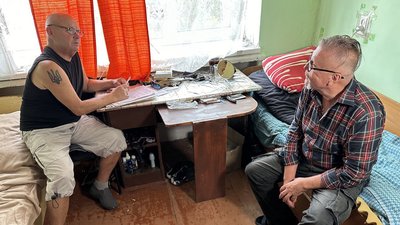 Ветеран із Бахмута Олексій Литвинець живе в Ужгороді і пише сатиричні вірші Ветеран із Бахмута Олексій Литвинець живе в Ужгороді і пише сатиричні вірші