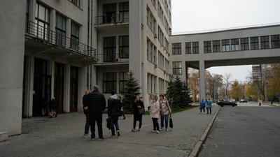 Держпром вдруге за два тижні зазнав пошкоджень внаслідок авіаудару РФ вночі 8 листопада по центру Харкова