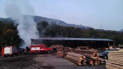 На Мукачівщині горів деревообробний цех. Причину пожежі та суму збитків встановлюють На Мукачівщині горів деревообробний цех. Причину пожежі та суму збитків встановлюють