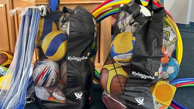 "Київщина спортивна": школи Бориспільського району отримали комплекти спортінвентарю