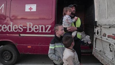 "Посадили в СІЗО, бо думали, що я якийсь агент", — волонтер розповів як вивозив людей з-під обстрілів "Посадили в СІЗО, бо думали, що я якийсь агент", — волонтер розповів як вивозив людей з-під обстрілів