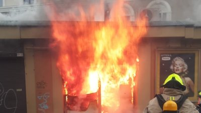 В середмісті Івано-Франківська загорілася аптека — три автобуси змінили маршрут В середмісті Івано-Франківська загорілася аптека — три автобуси змінили маршрут