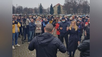 "Якщо карантин — то для всіх": ужгородці просили владу врегулювати роботу підприємств "Якщо карантин — то для всіх": ужгородці просили владу врегулювати роботу підприємств