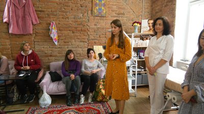 "Підтримуємо своїх". У Франківську облаштували косметологічний коворкінг для переселенок "Підтримуємо своїх". У Франківську облаштували косметологічний коворкінг для переселенок