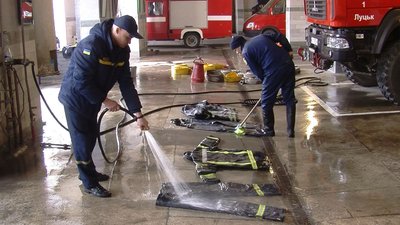 "Виклались на повну": волинські рятувальники розповіли про пожежу на нафтобазі "Виклались на повну": волинські рятувальники розповіли про пожежу на нафтобазі