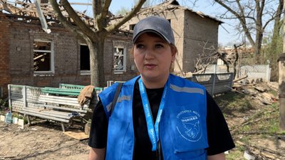 пошкоджені будинки волонтери гуманітарна місія "Пролісок" гуманітарна допомога жителі обстріл армія РФ Костянтинівка Донецька область пошкоджені будинки волонтери гуманітарна місія "Пролісок" гуманітарна допомога жителі обстріл армія РФ Костянтинівка Донецька область