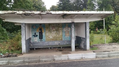 Волиняни захищають зупинки з монументальною мозаїкою, які хочуть знести Волиняни захищають зупинки з монументальною мозаїкою, які хочуть знести