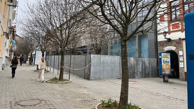 На Закарпатті будівлю колишнього кінотеатру "Ужгород" готують до ремонту. Що відомо На Закарпатті будівлю колишнього кінотеатру "Ужгород" готують до ремонту. Що відомо