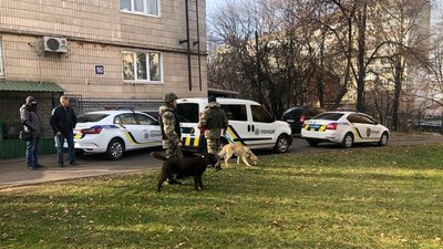 У Сумах перевіряють анонімне повідомлення про мінування будівлі, де знаходиться "Сумбуд" У Сумах перевіряють анонімне повідомлення про мінування будівлі, де знаходиться "Сумбуд"