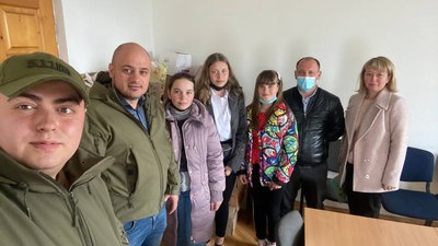 Волонтери Тернопільщини та Львівщини перед Великоднем передали допомогу на схід України