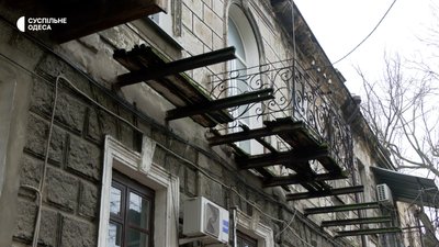 "Ніхто ними не займається": чому в Одесі продовжують падати балкони історичних будинків "Ніхто ними не займається": чому в Одесі продовжують падати балкони історичних будинків