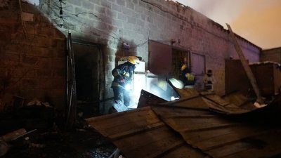 У Дніпрі ліквідували пожежу в гаражі У Дніпрі ліквідували пожежу в гаражі