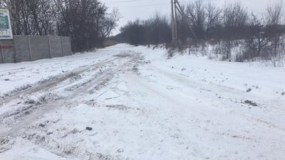 Вантажівки, автобуси та легкові автівки: як рятувальники звільняли зі снігових заметів