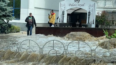 У Києві сталося пошкодження тепломережі біля метро "Олімпійська"