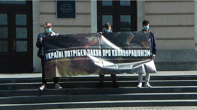Під будівлею міськради відбулася акція "Ні колаборантам у Запоріжжі!"