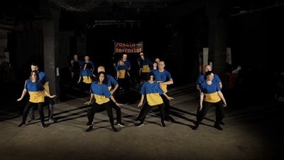 Танцювали в укритті у жовто-блакитних футболках: тернополяни долучилися до всесвітнього флешмобу Танцювали в укритті у жовто-блакитних футболках: тернополяни долучилися до всесвітнього флешмобу