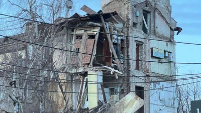 Війська РФ на Святвечір вдарили по житловому будинку у Кривому Розі Війська РФ на Святвечір вдарили по житловому будинку у Кривому Розі