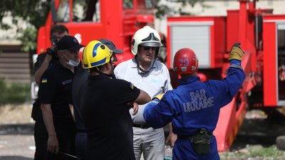 Вибух у будинку в Києві: рятувальники шукають ще двох людей Вибух у будинку в Києві: рятувальники шукають ще двох людей