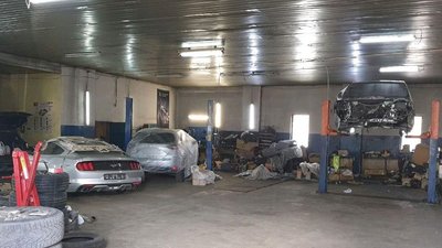 Затримали автовикрадачів, які "працювали" під прикриттям "кримінальних авторитетів" Затримали автовикрадачів, які "працювали" під прикриттям "кримінальних авторитетів"
