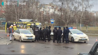 Погоня у Рівному: копи наздогнали авто на Північному Погоня у Рівному: копи наздогнали авто на Північному