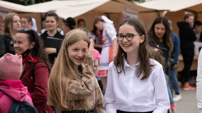 Ярмарок, брейн-ринг, конкурси: в центрі Ужгорода святкують День Європи