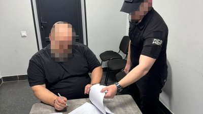 На Донеччині судитимуть фельдшерку та посадовця за незаконні «бойові» виплати