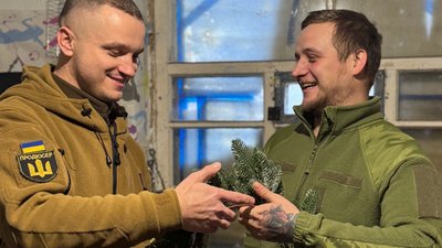 "Будемо їсти, будемо співати": як на Запорізькому напрямку бійці 128 ОГШБр відсвяткували Різдво "Будемо їсти, будемо співати": як на Запорізькому напрямку бійці 128 ОГШБр відсвяткували Різдво