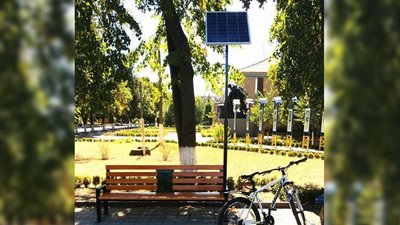 В Олександрівці можна заряджати гаджети просто неба В Олександрівці можна заряджати гаджети просто неба