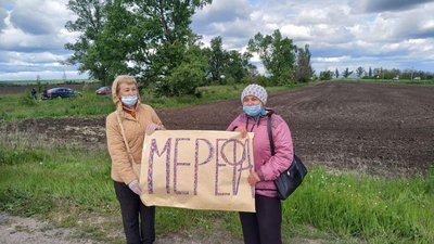 Жителі чотирьох сіл у Харківській області вийшли на пікет Жителі чотирьох сіл у Харківській області вийшли на пікет