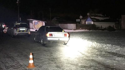 Водія затримали: поліція розслідує обставини смертельної ДТП у Лосинівці, що на Чернігівщині Водія затримали: поліція розслідує обставини смертельної ДТП у Лосинівці, що на Чернігівщині