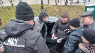 Жителю Львівщини повідомили про підозру в перевезенні ухилянта за кордон за 10 тисяч доларів