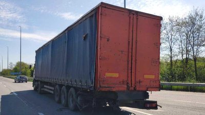 На Рівненщині вантажівка в'їхала у ваговоз із цеглою. Є травмований На Рівненщині вантажівка в'їхала у ваговоз із цеглою. Є травмований