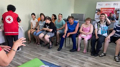 У Полтаві люди з інвалідністю вчаться зупиняти кровотечі та реанімувати У Полтаві люди з інвалідністю вчаться зупиняти кровотечі та реанімувати