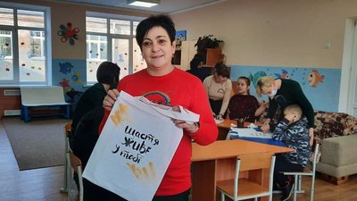 Кропивницькому діти з інвалідністю шиють та продають екоторбини. На що витратять гроші Кропивницькому діти з інвалідністю шиють та продають екоторбини. На що витратять гроші