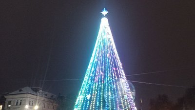 Ялинка на майдані в Тернополі. Грудень, 2023