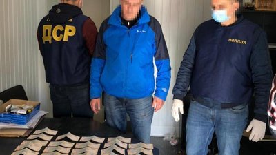 За отримання неправомірної вигоди на Полтавщині затримали директора хлібокомбінату