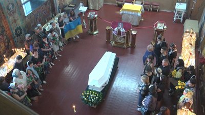 Загинула під час виконання бойового завдання: у Житомирі попрощалися з Аллою Ковєрєнє Загинула під час виконання бойового завдання: у Житомирі попрощалися з Аллою Ковєрєнє