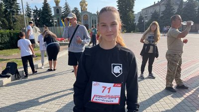 У пам’ять про загиблих: у Черкасах небайдужі "біжать за Героїв України" У пам’ять про загиблих: у Черкасах небайдужі "біжать за Героїв України"