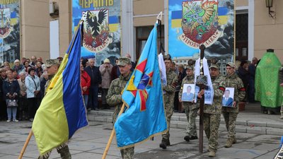 "Билися до останнього подиху". У Вінниці попрощалися із двома військовими льотчиками