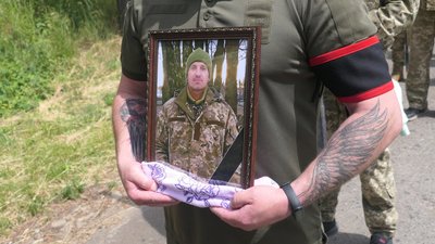 На Глухівщині попрощалися з військовим Олександром Приймачком