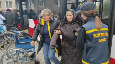 До Луцька з Харківщини евакуювали жителів геріатричного пансіонату До Луцька з Харківщини евакуювали жителів геріатричного пансіонату