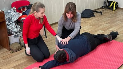 Тампонада, турнікети та бандажі: у Миколаєві людей навчали основ домедичної допомоги