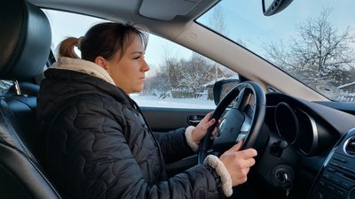 Галина їде у своєму позашляховику дорогами прикордоння Чернігівщини Галина їде у своєму позашляховику дорогами прикордоння Чернігівщини